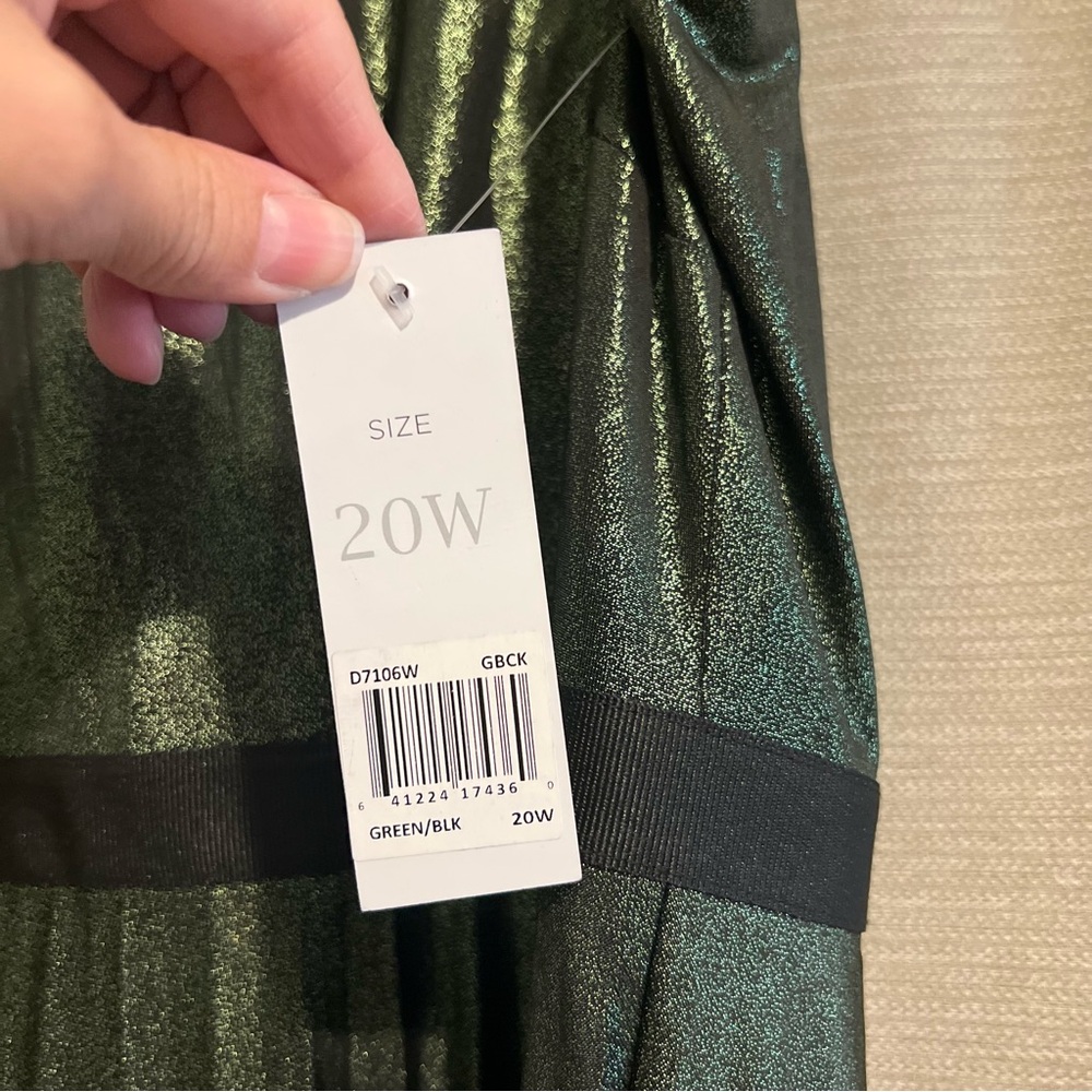 Donna Morgan Metallic Pleated Midi Dress - Green/Black (Size 20W) - Picture 7 of 11